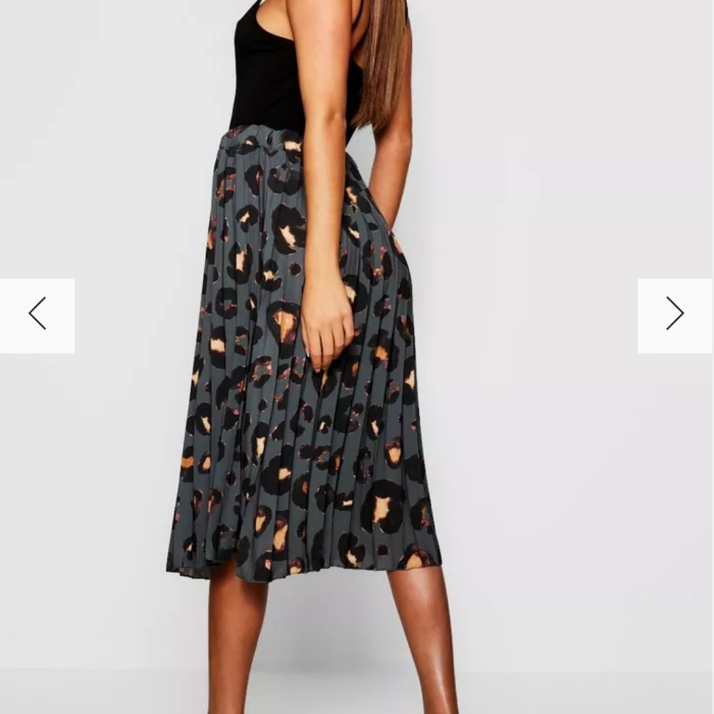 Boohoo green leopard skirt